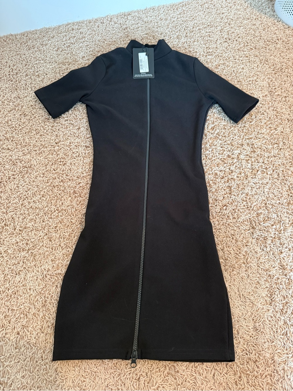 PrettyLittleThing Black Short Sleeve Zip-Front Mini Dress